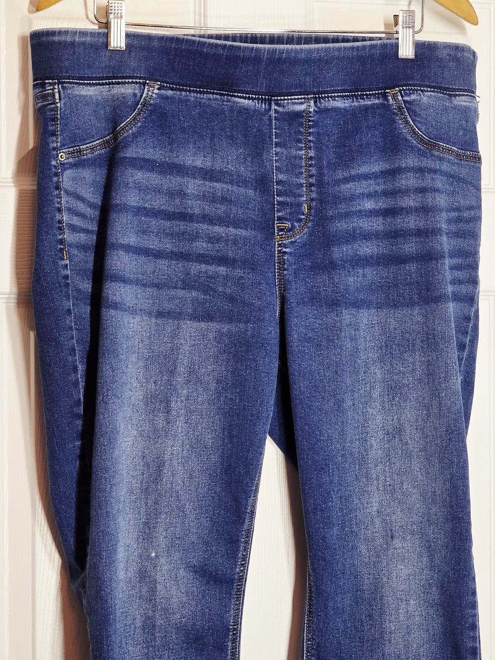 Old Navy Jeans Women's Sz 18 Super Skinny MidRise Pull On Med Wash - Picture 2 of 5